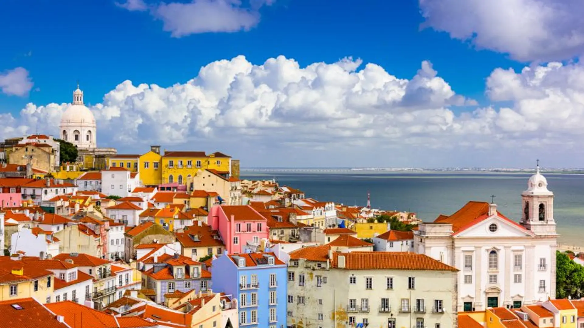 🔥 Hot Weather Warning in Lisbon Today: Warm Temperatures and Coastal Heat Conditions