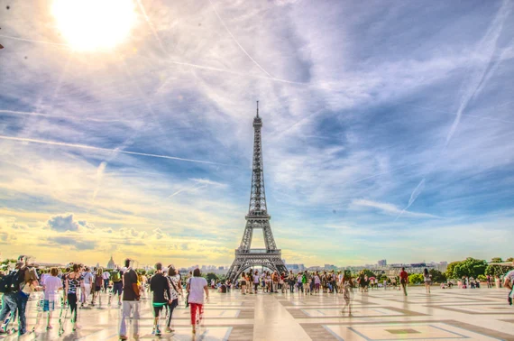 🌤️ Weekly Weather Forecast in Paris: Sunny Start, Mild Midweek, and Rain Chances Ahead